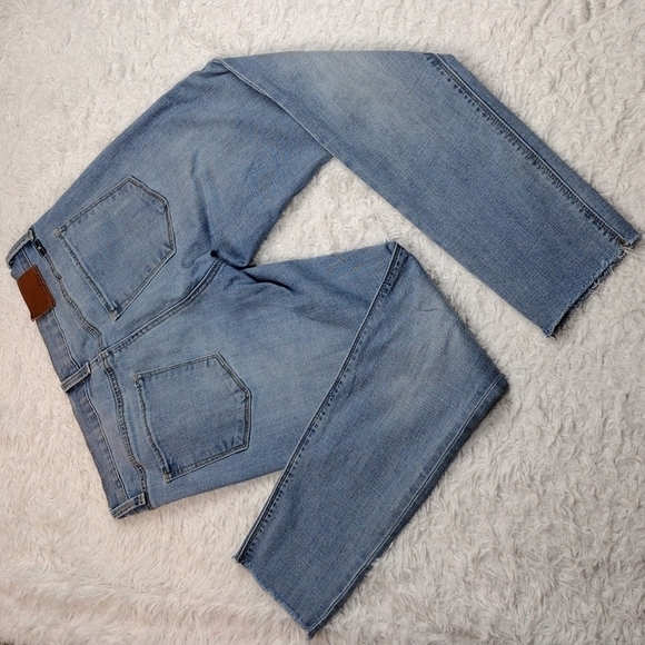 Lucky Brand Brooke Capri Blue Light Wash Mid Rise Distressed Capri Denim Jean - Picture 15 of 15